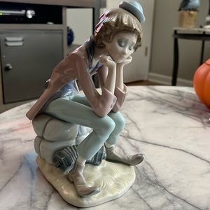 Hummel Llladro Clown, Thinking 19 1/4” - NO BOX